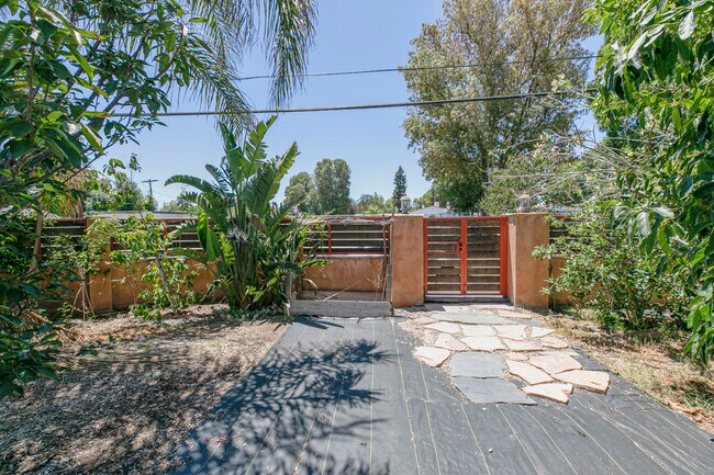 Building Photo - 18605 Valerio St