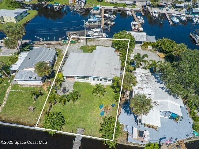 Building Photo - 3957 Canal Dr