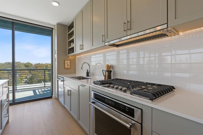 Building Photo - 1600 S 1st St