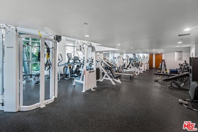 Building Photo - 13650 Marina Pointe Dr