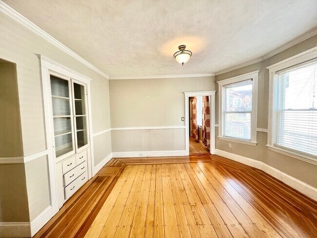 Building Photo - 22 Linden Rd