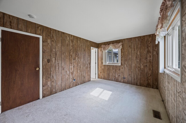 Building Photo - 21W256 Briarcliff Rd
