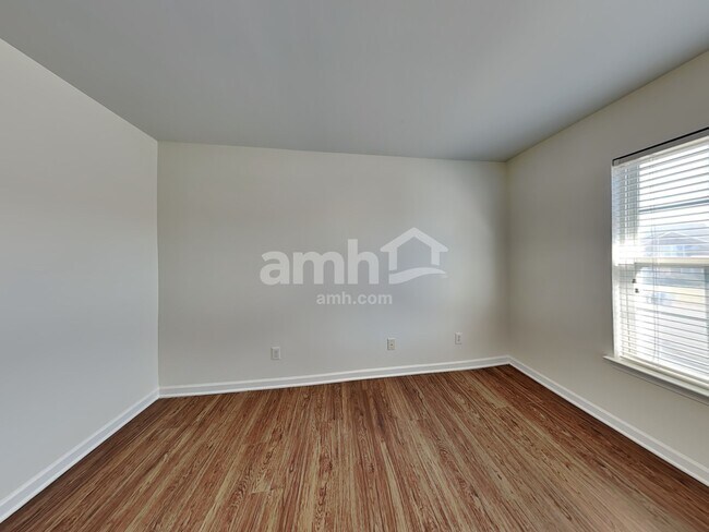 Building Photo - 4504 Sandtyn Dr