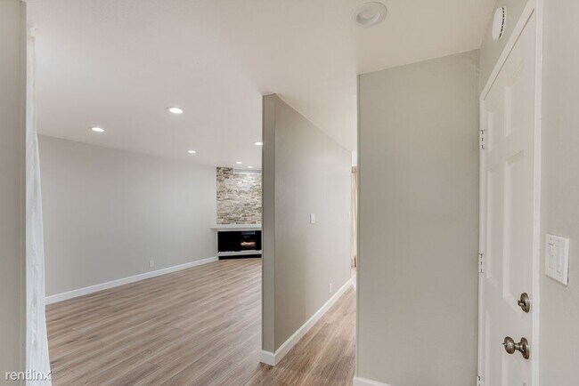 Building Photo - 3 br, 2 bath Duplex - 132 Byrne Street