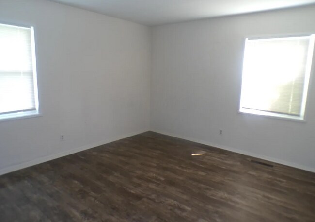 Building Photo - 995 Hillridge Rd