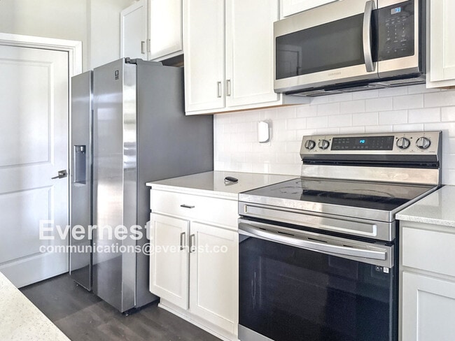 Building Photo - 4336 Las Almanos Ave