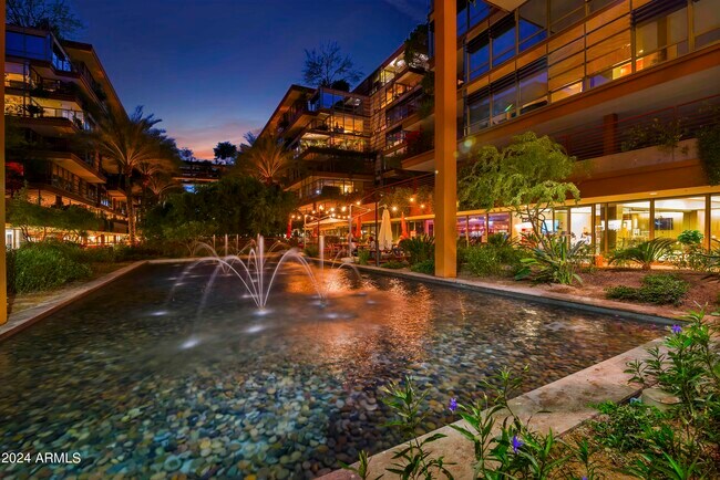 Building Photo - 7121 E Rancho Vista Dr