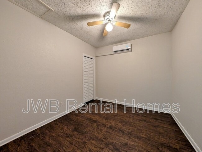 Building Photo - 1943 Hardee St