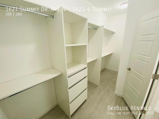 Building Photo - 1621 W Smt Dr
