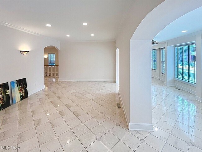 Building Photo - 2033 Fairview Ave