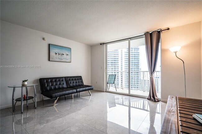 Building Photo - 1200 Brickell Bay Dr