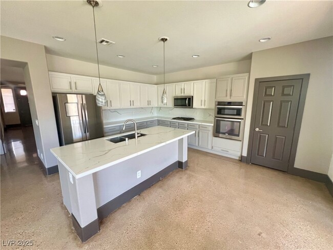 Building Photo - 604 Celso Ct