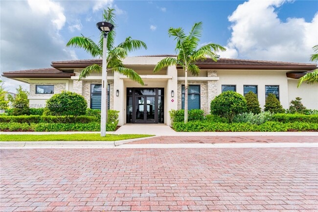 Building Photo - 817 NE 211th St