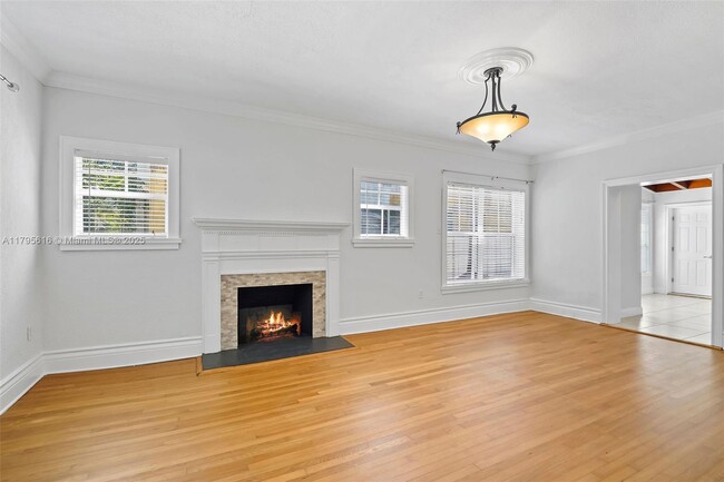 Building Photo - 1432 SW 11th St