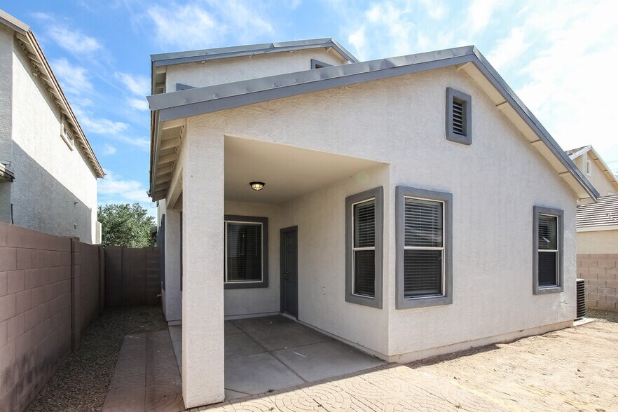 Building Photo - 12026 W Yuma St
