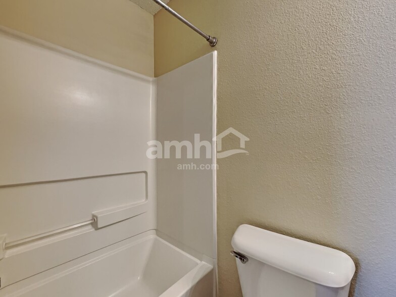 Building Photo - 2317 Bridlewood Dr