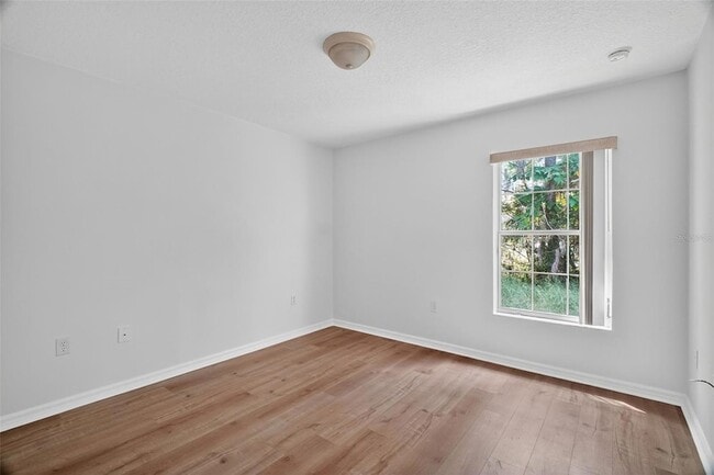 Building Photo - 525 Paulling Dr