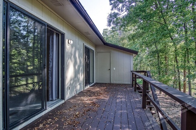 Building Photo - West Gate Area | LaCoruna Courts| Townhome | Unfurnished