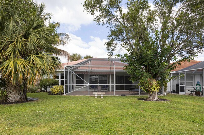 Building Photo - 1605 S Club Dr