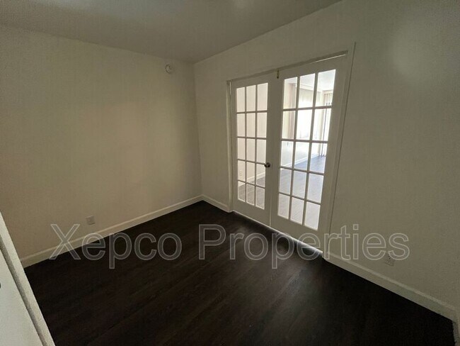 Building Photo - 5300 E Waverly Dr