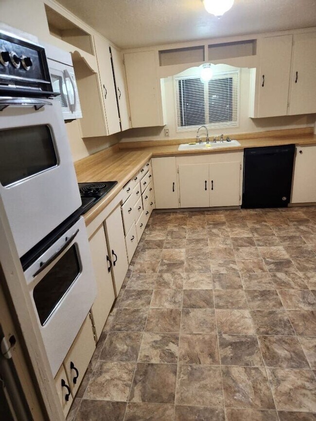 Building Photo - 3-Bedroom 1 1/2-Bathroom home in Creswell