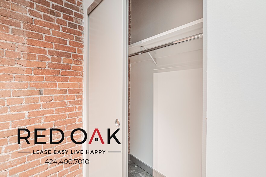 Building Photo - 430 S Broadway