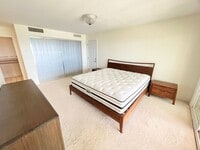 Building Photo - 619 Puuikena Dr