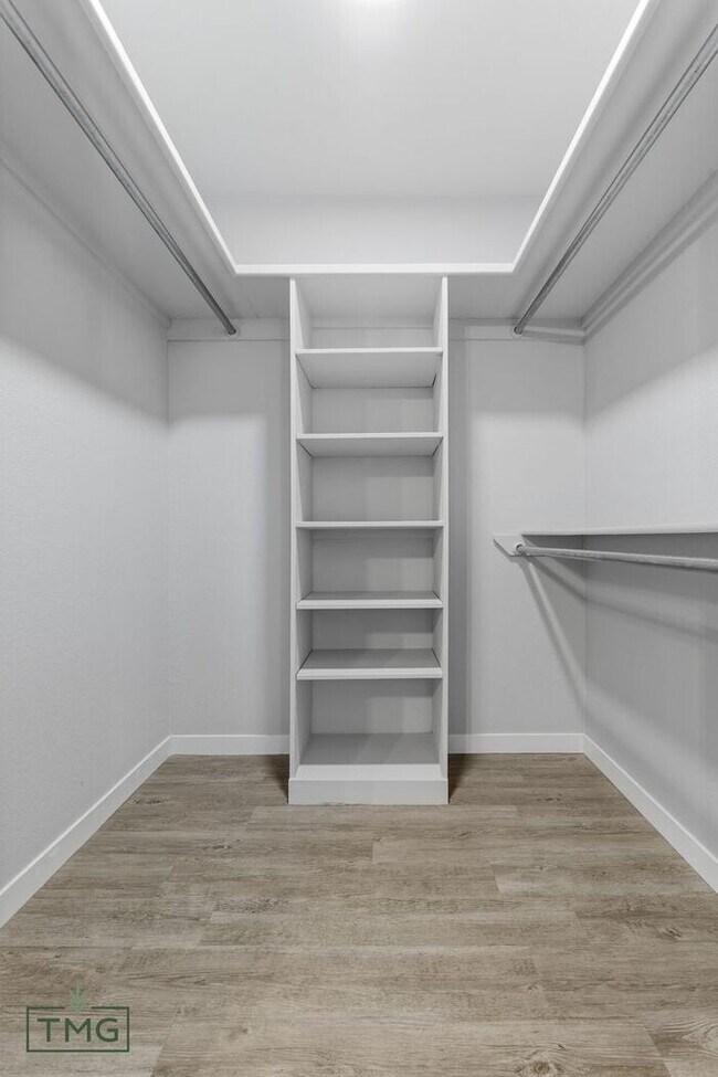 Building Photo - Newly Remodeled 2 Bed Duplex – Prime Broken Arrow Location!