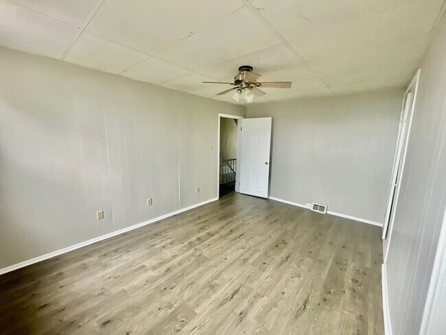 Building Photo - 3 Bed 1.5 Bath- Southside Pittsburgh PA