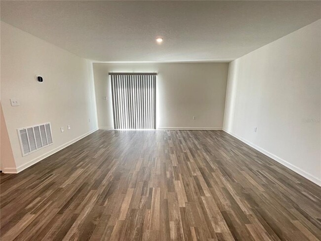 Building Photo - 2122 Kansas Rd