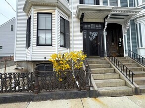 Building Photo - 26 Saratoga St
