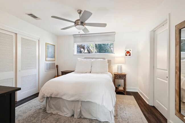 Building Photo - 2833 St Charles Ave