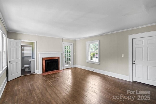 Building Photo - 904 Edgewood Cir