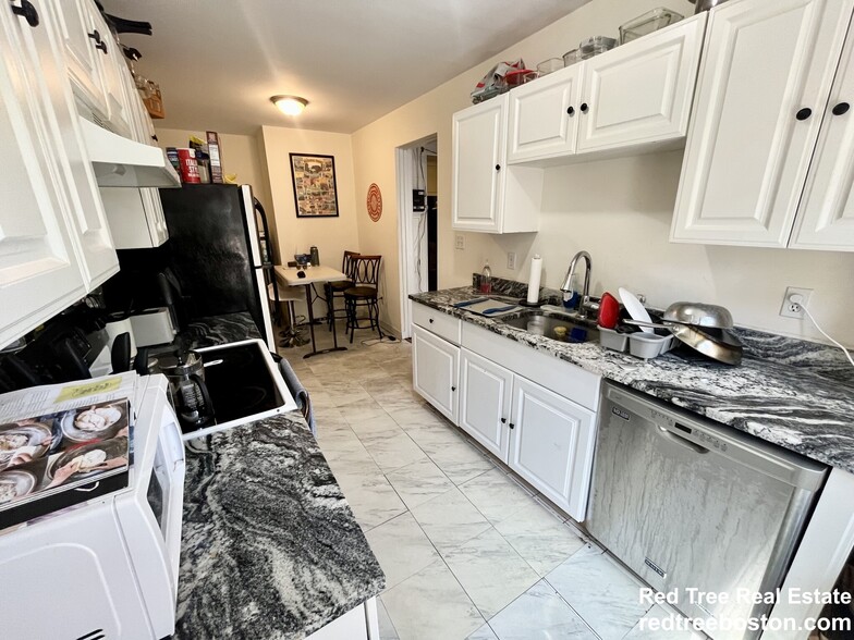 Apt 17 - 458 Park Dr