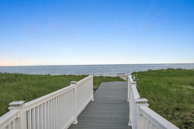 Building Photo - 473 Dune Rd