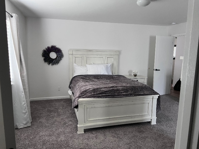 Building Photo - 1148 NE Cordero Pl