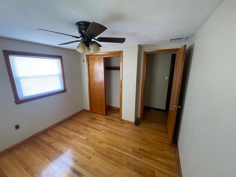 Building Photo - 407 Mount Allen Drive