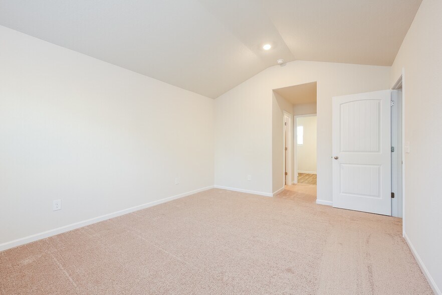 Building Photo - 2135 Southlea Dr