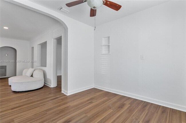 Building Photo - 2350 SW 26th St