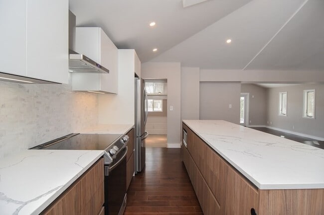 Building Photo - 27 Fenway Dr