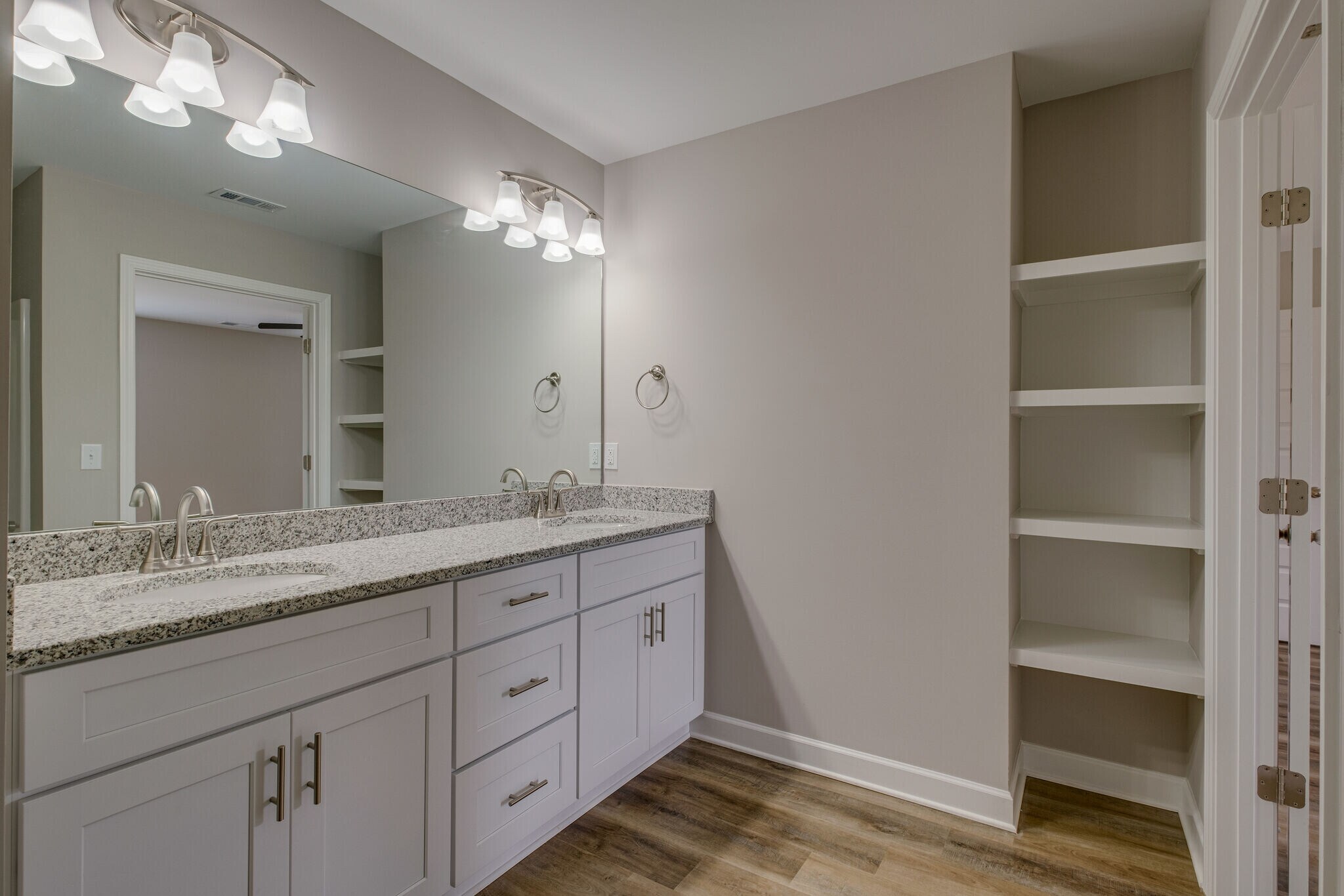 Building Photo - 648 S Tunnel Rd