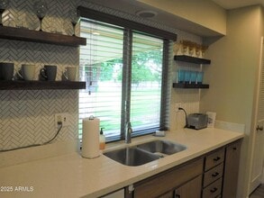 Building Photo - 11029 W Caron Dr