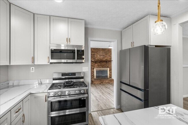 Building Photo - Welcome To This Smart 3 Bedroom, 1.5 Bath Home in Clarksville, VA!