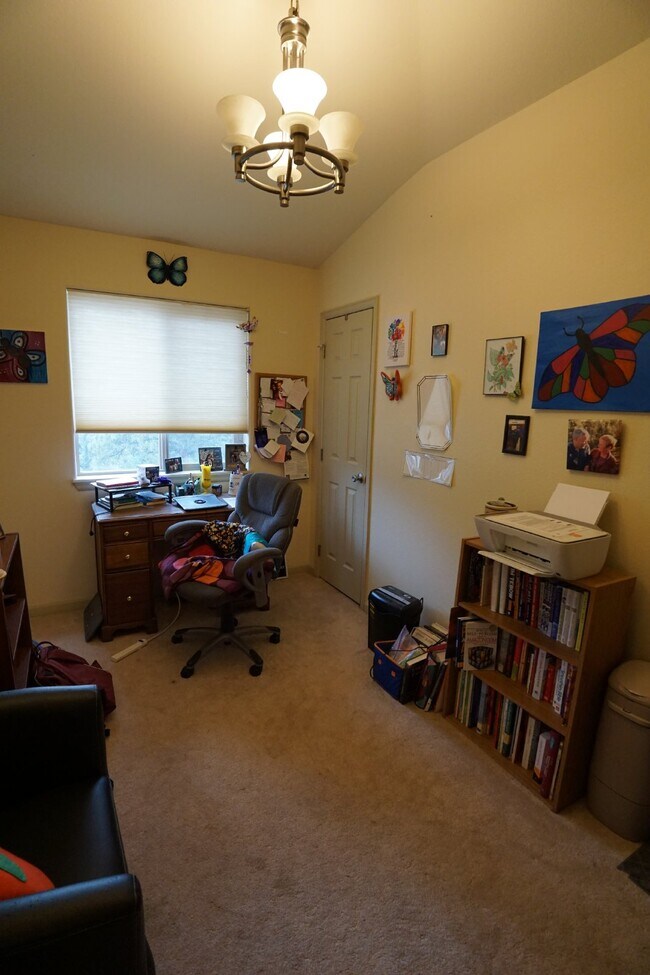 Building Photo - Lovely Townhome in Bailey!
