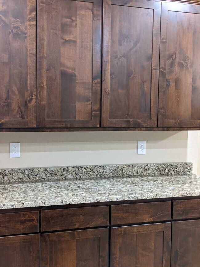 Building Photo - 128 Canales Cir