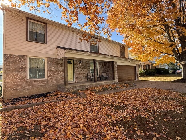 Building Photo - 2447 Roanoke Dr