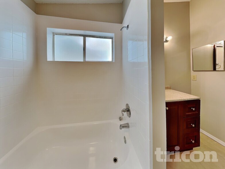 Building Photo - 8158 Pilgrims Trace Dr