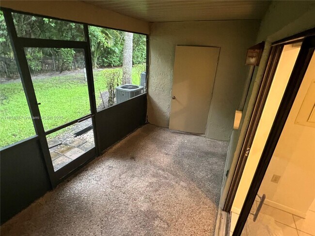 Building Photo - 586 Westree Ln