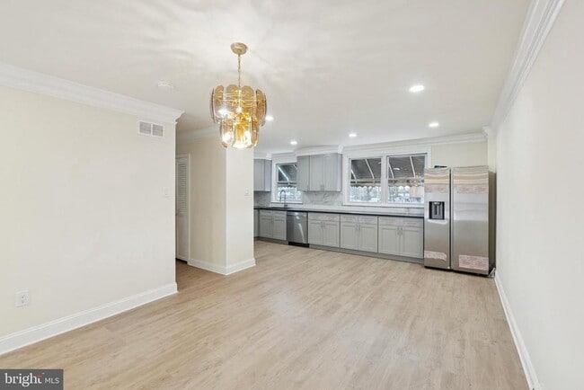 Building Photo - 411 W Shunk St