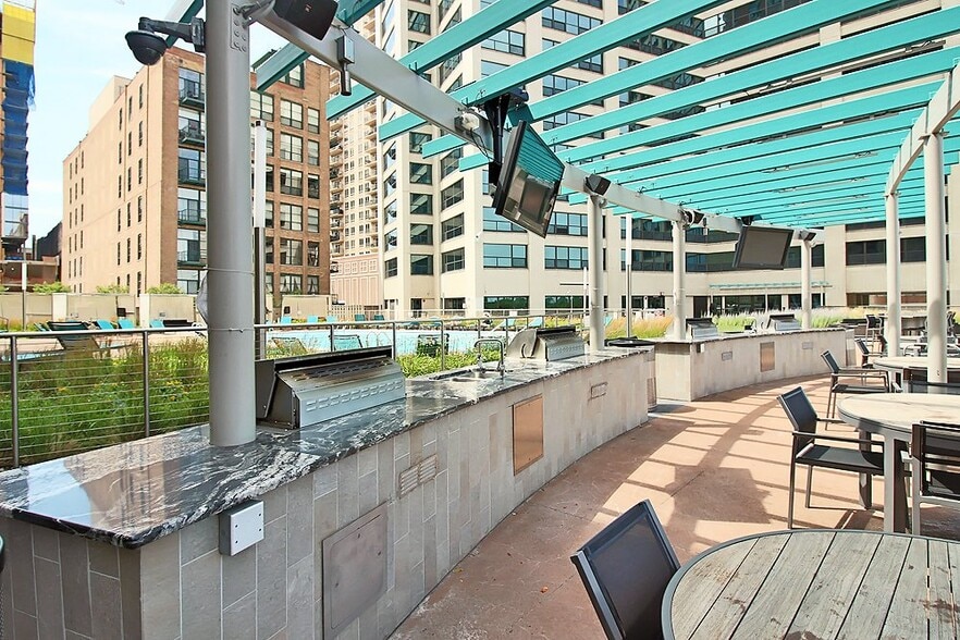 Building Photo - 1126 S Michigan Ave